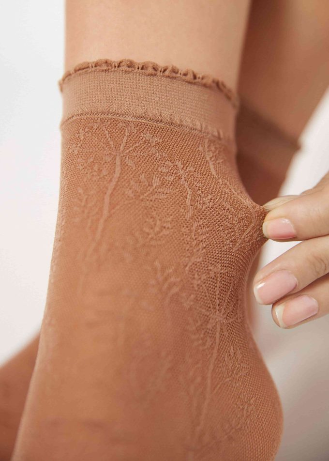Floral-Patterned Mesh Short Socks