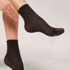 Short Heart Motif Mesh Socks